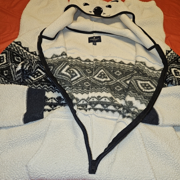 American Eagle Outfitter L/XL Winter White Sherpa w/Black Bear Hoodie E.U.C. - Picture 4 of 13